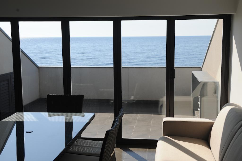 Ferienwohnung The Roof On The Sea Fondachello  Zimmer foto