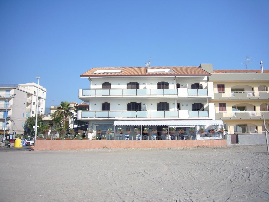 Ferienwohnung The Roof On The Sea Fondachello  Exterior foto